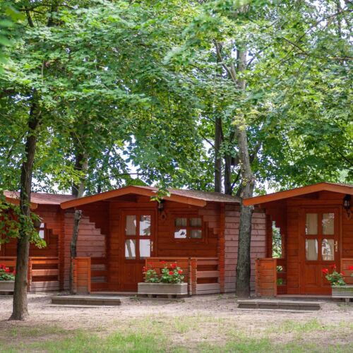 Cabană standard la parter pentru 2 pers. (se inchirieaza doar integral)