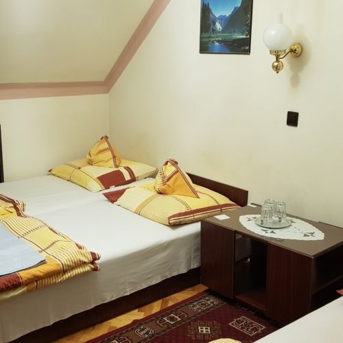 Yard View Upstairs Triple Room