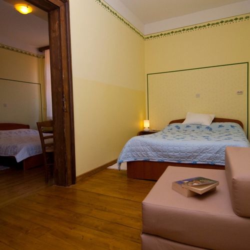 Upstairs Quadruple Room 