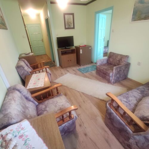 Camera familial(ă) cu vedere spre lac pentru 5 pers. (se poate solicita pat suplimentar)