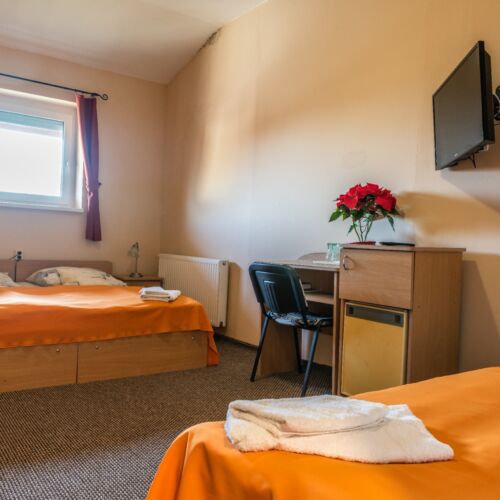 Upstairs 2-Room Apartment for 4 Persons with Terrace