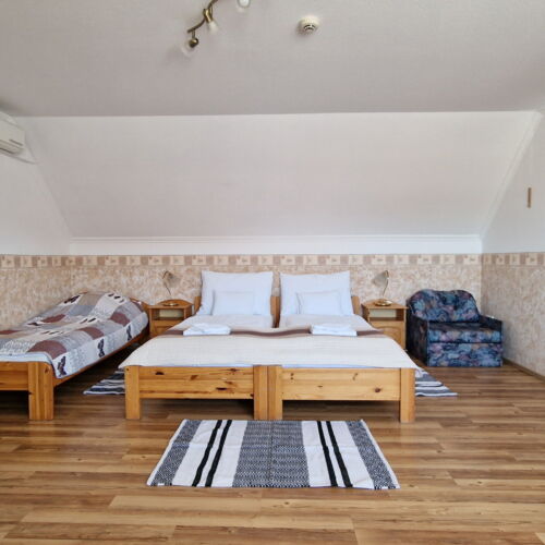 Apartament 4-osobowy na poddaszu z klimatyzacją z 1 pomieszczeniem sypialnianym