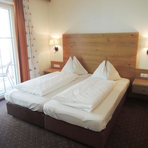 Camera cvadrupla confort cu balcon