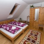 Standard Plus Pokoj s manželskou postelí v podkroví (s možností přistýlky)