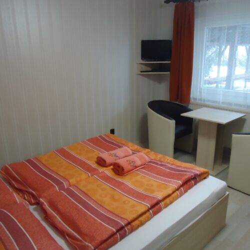 Erdgeschosses Doppelzimmer mit Aussicht auf den Garten