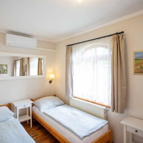 Yard View Ground Floor 2-Room Apartment for 5 Persons (extra bed available)