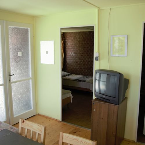 Cabană la parter cu vedere spre grădină pentru 6 pers. (se inchirieaza doar integral)