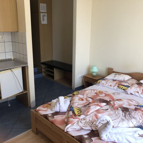 Camera dubla la etaj cu vedere spre curte