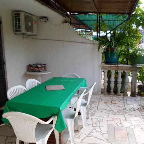 Classic Upstairs 3-Room Apartment for 7 Persons