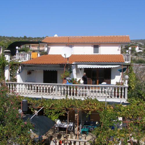 Upstairs 2-Room Family Apartment for 5 Persons