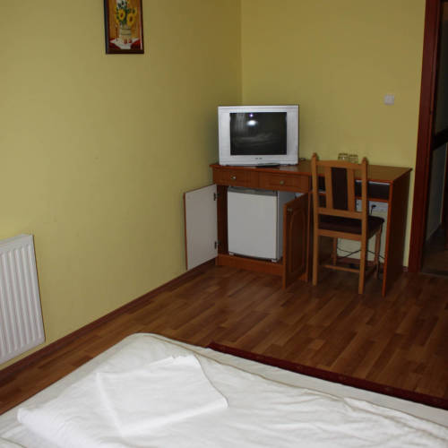 Camera twin classic la etaj