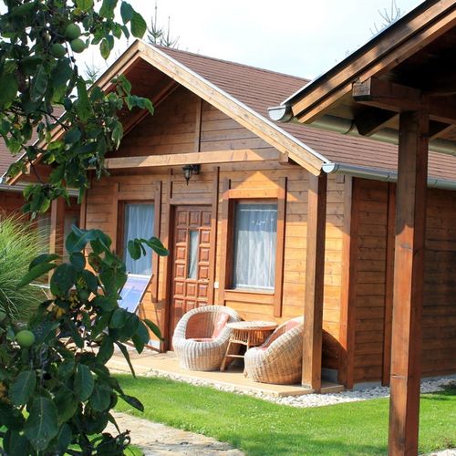 Domek drewniany 2-osobowy Romantyczny z widokiem na ogród