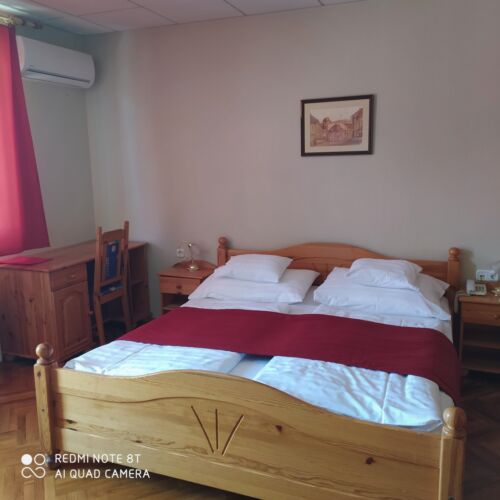 Camera dubla superior la etaj (se poate solicita pat suplimentar)