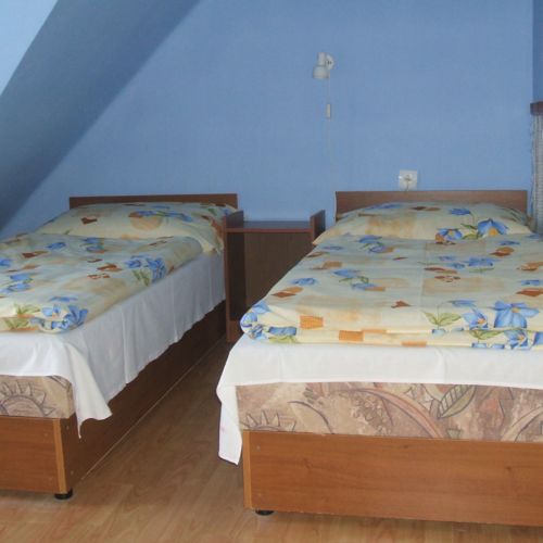 Pokój 4-osobowy z widokiem na las z widokiem na ogród