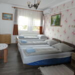 Upstairs 2-Room Apartment for 4 Persons (extra bed available)