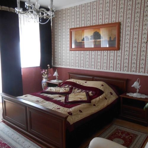 Camera dubla la etaj (se poate solicita pat suplimentar)