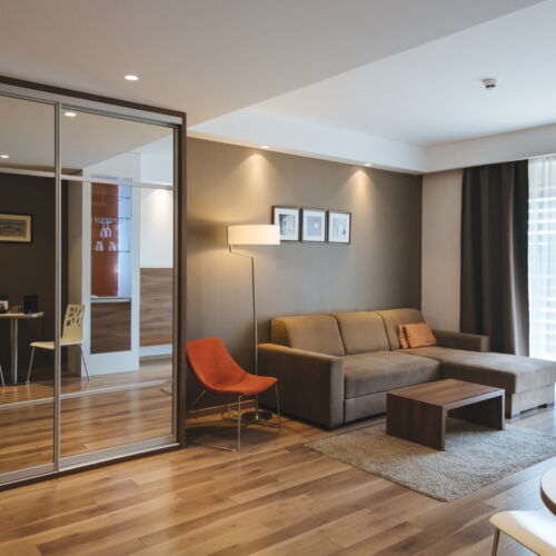 Rezydencja pokój 2-osobowy z balkonem z 1 pomieszczeniem sypialnianym (możliwa dostawka)