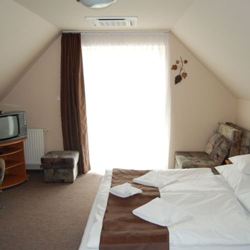 Apartament classic cu balcon cu 2 camere pentru 4 pers.