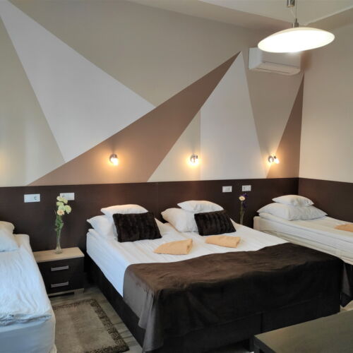 Pokój 4-osobowy na parterze z widokiem na miasto