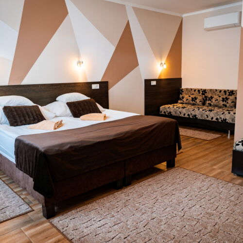 Pokój 5-osobowy na parterze z widokiem na dziedziniec