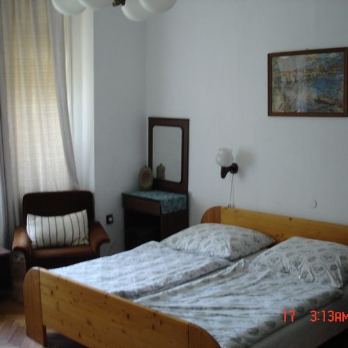 Camera cvadrupla standard la parter