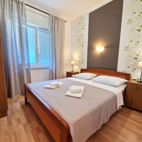 Apartman s terasou pro 4 os. se 2 ložnicemi na přízemí (s možností přistýlky)