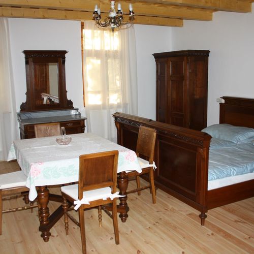 Camera cvadrupla la parter cu baie