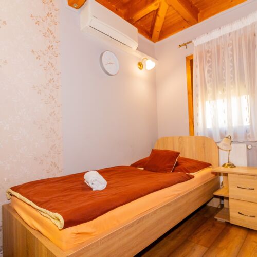 Camera single la etaj cu baie