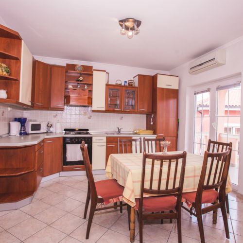 Apartament 6-osobowy na piętrze z widokiem na ogród z 3 pomieszczeniami sypialnianymi