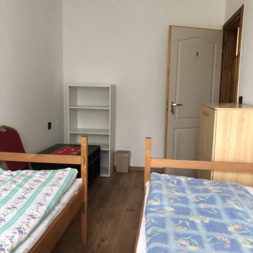 Camera twin la etaj cu vedere spre grădină