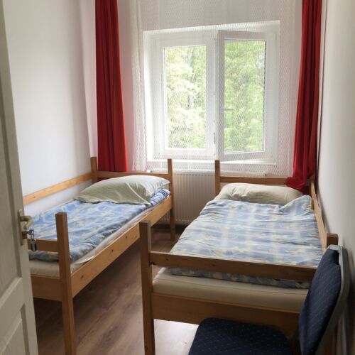 Camera twin la etaj cu vedere spre parc