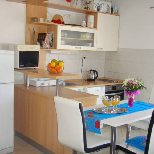 Apartament cu vedere spre mare a cu 2 camere pentru 4 pers. (se poate solicita pat suplimentar)
