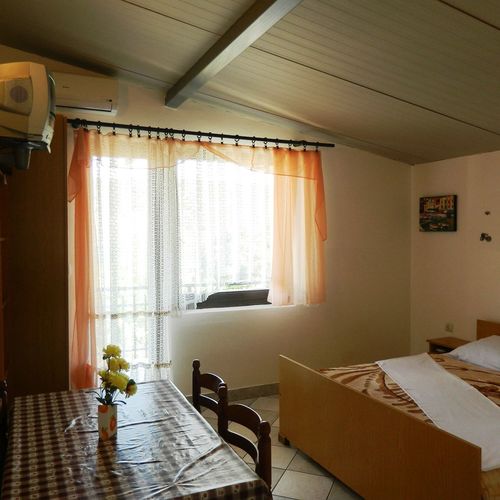 Yard View S7 1-Room Apartment for 2 Persons