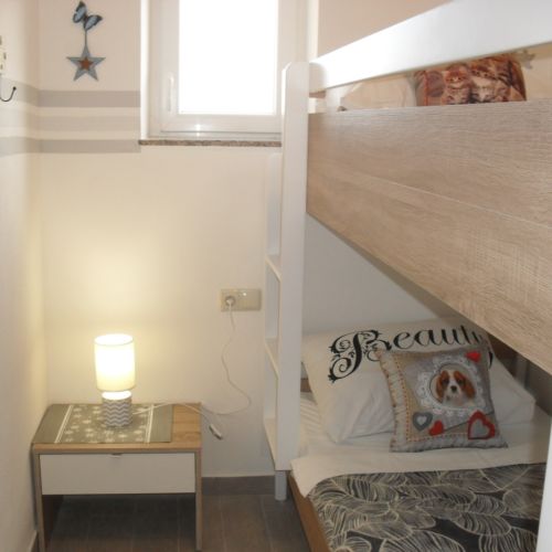 Upstairs 2-Room Apartment for 5 Persons 
