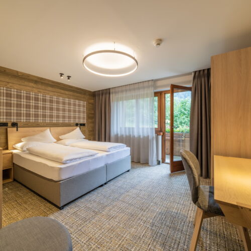 Camera dubla junior cu vedere spre munte