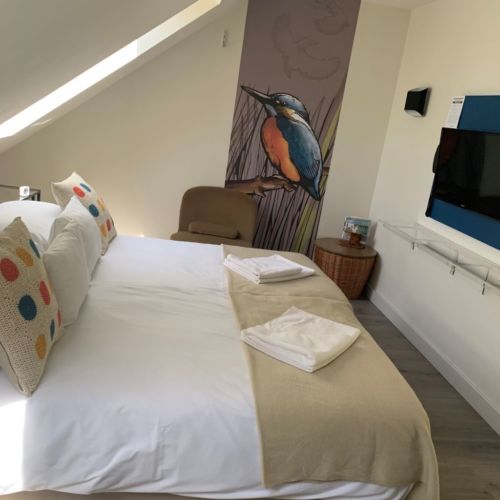 Camera cvadrupla standard la mansardă