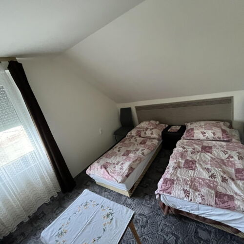 Upstairs 3-Room Balcony Apartment for 6 Persons (extra bed available)