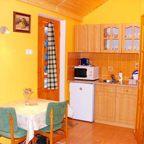 Apartman pro 3 os. s 1 ložnicí s výhledem do zahrady na přízemí