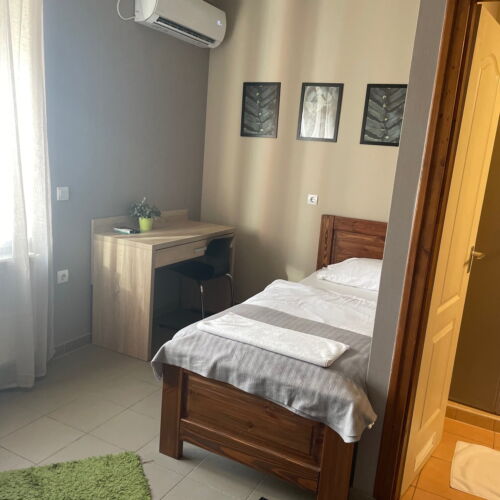 Camera twin classic cu vedere spre parc