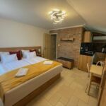 Kertre néző földszintes 2 fős apartman 1 hálótérrel