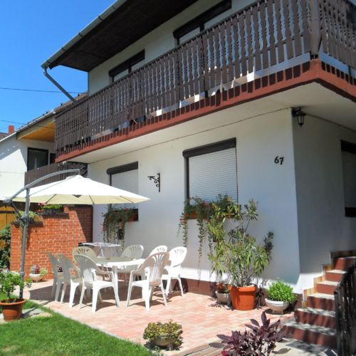 Apartament la etaj cu balcon cu 4 camere pentru 9 pers.