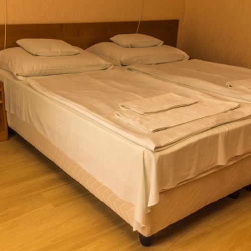 Camera tripla standard cu grup sanitar