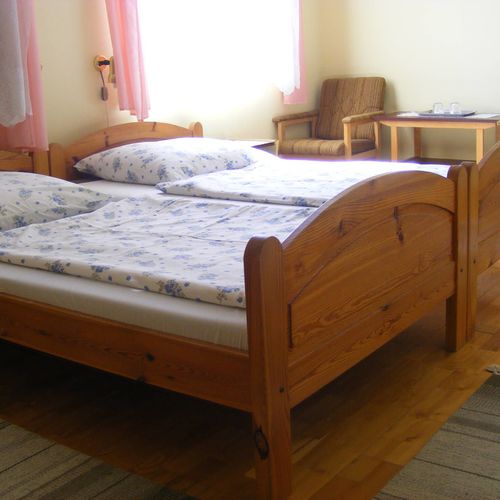 Pokój 3-osobowy na poddaszu z balkonem (możliwa dostawka)