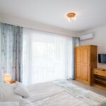 Camera dubla cu balcon cu bucatarie comuna