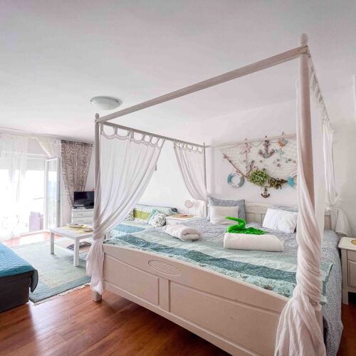 Panoramic Ground Floor 2-Room Apartment for 4 Persons (extra bed available)