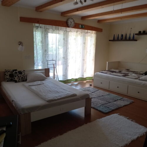 Ground Floor 1-Room Apartment for 4 Persons with Garden (extra bed available)
