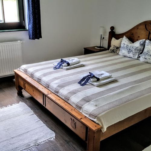 Camera dubla superior cu baie (se poate solicita pat suplimentar)