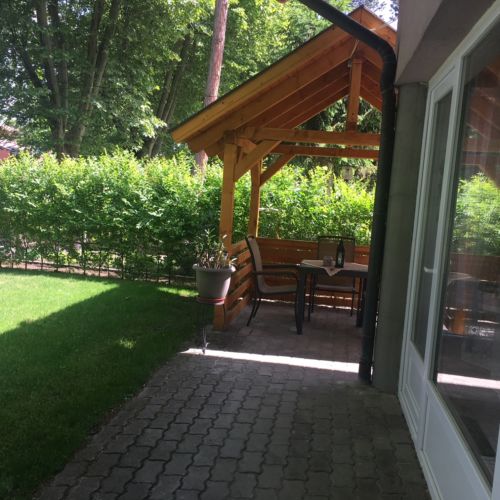 Erdgeschosses 1-Zimmer-Apartment für 2 Personen mit Aussicht auf den Garten