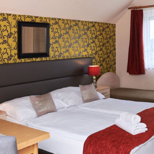 Apartament classic la mansardă cu 2 camere pentru 4 pers. (se poate solicita pat suplimentar)