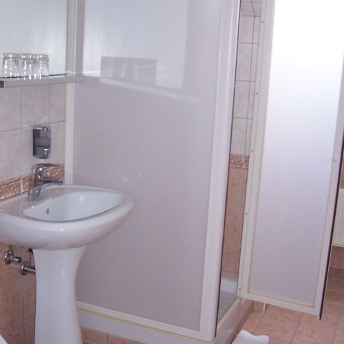 Apartament la etaj cu baie cu 1 camera pentru 4 pers.